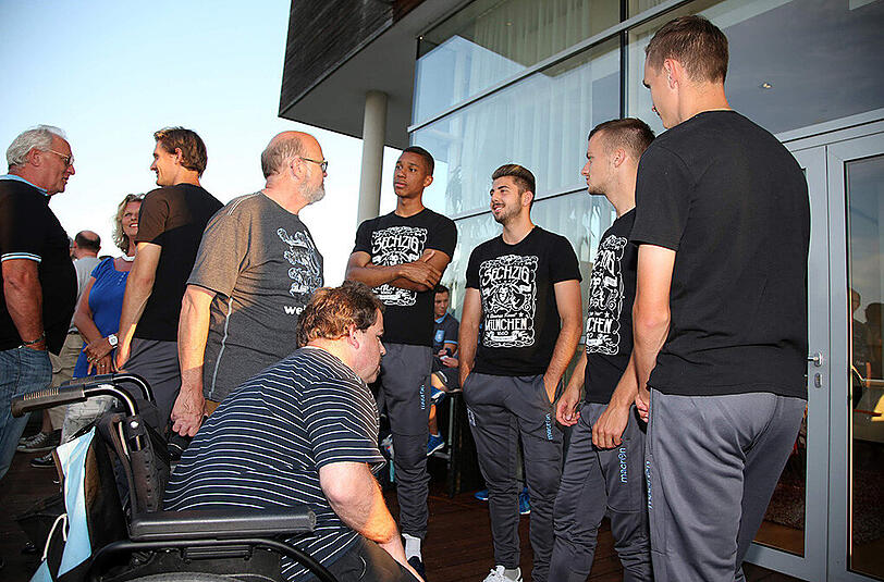 Angenehme, entspannte Atmosphäre beim 1860-Fanabend im Trainingslager in Bad Waltersdorf.