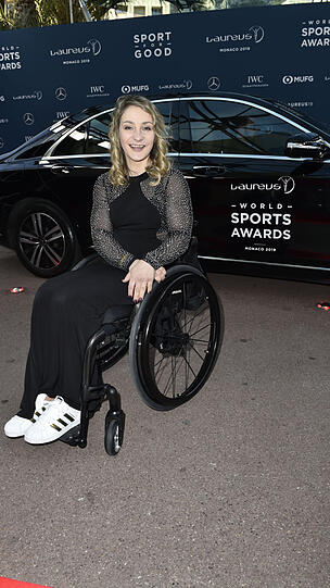 Kristina Vogel glänzte im Abendkleid und Sneakern in ihrem Rollstuhl.