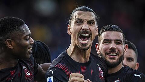 Zweites Spiel, erstes Tor: Zlatan Ibrahimovic (M) überzeugt beim AC Mailand.