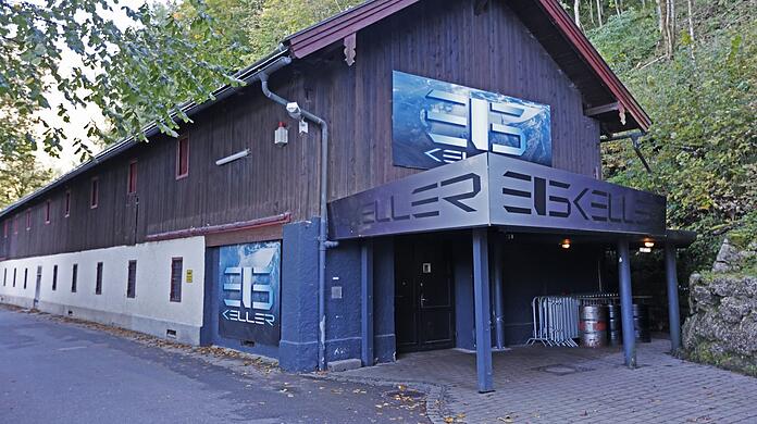 Den Eiskeller hatte die junge Frau besucht. Von dort waren es nur zehn Minuten zu Fuß nach Hause.