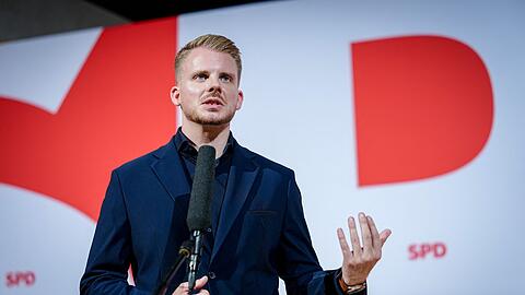 SPD-Generalsekret&auml;r Tim Kl&uuml;ssendorf h&auml;lt seiner Partei zugute, urspr&uuml;nglich geplante K&uuml;rzungen in der Pflege verhindert zu haben. (Archivbild)