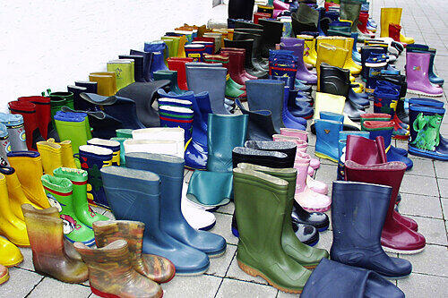 Das sind die Objekte der Begierde: Ein unbekannter Fetischist sammelt Gummistiefel von Frauen in der unterfränkischen Main-Gemeinde Winterhausen bei Würzburg.