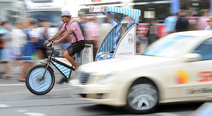 Taxi oder Rikscha? Viele Wege führen zur Wiesn.