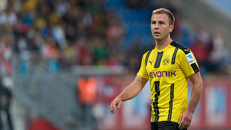 Mario Götze muss vermutlich noch ein paar Wochen auf sein Pflichtspiel-Comeback für den BVB warten. Mario Götze muss vermutlich noch ein paar Wochen auf sein Pflichtspiel-Comeback für den BVB warten.