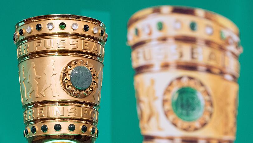 Das Halbfinale im DFB-Pokal wird verschoben. Das Halbfinale im DFB-Pokal wird verschoben.