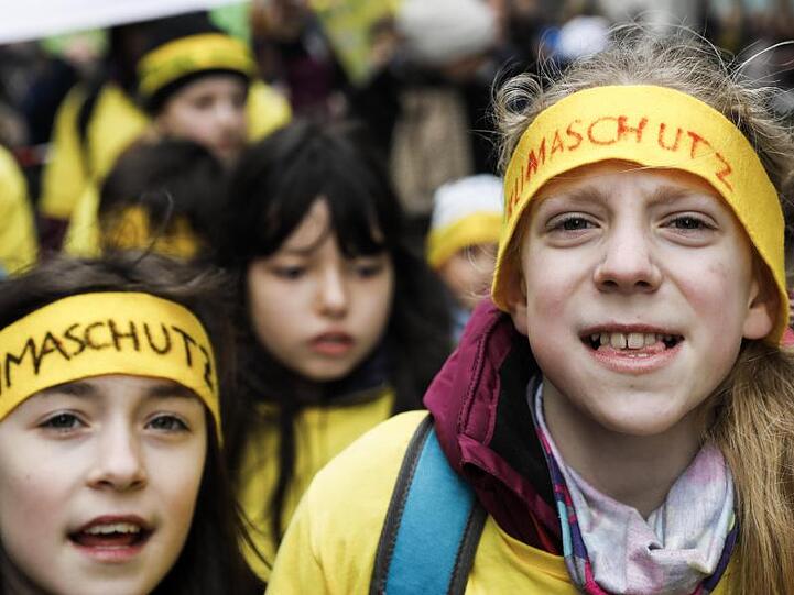 Protest in Berlin: Unter dem Motto #FridaysForFuture standen weltweit etwa 1700 Kundgebungen in rund 100 Ländern auf dem Programm.