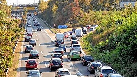 60.000 Fahrzeuge stauen sich jeden Tag am Frankenschnellweg. Der kreuzungsfreie Ausbau soll Abhilfe schaffen.