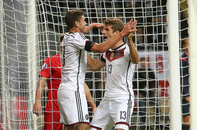 Die DFB-Elf gewinnt das wichtige EM-Qualispiel gegen Polen mit 3:1 und ist jetzt ganz nah dran an der Europameisterschafts-Teilnahme. Die Bilder.