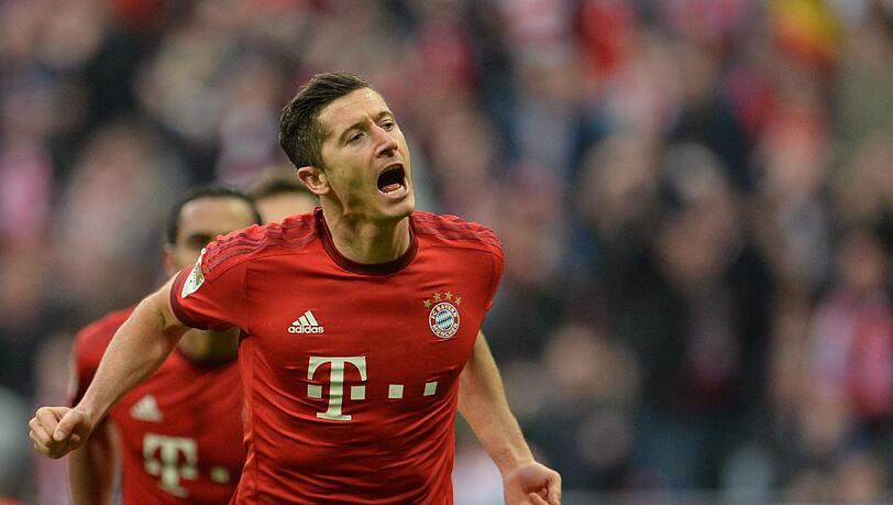 Raus mit dem Frust! Robert Lewandowski erzielt gegen Schalke seine Saisontore 26 und 27 &ndash; nach vier Spielen ohne Treffer. Doch er muss weiter um seinen Stammplatz bangen.