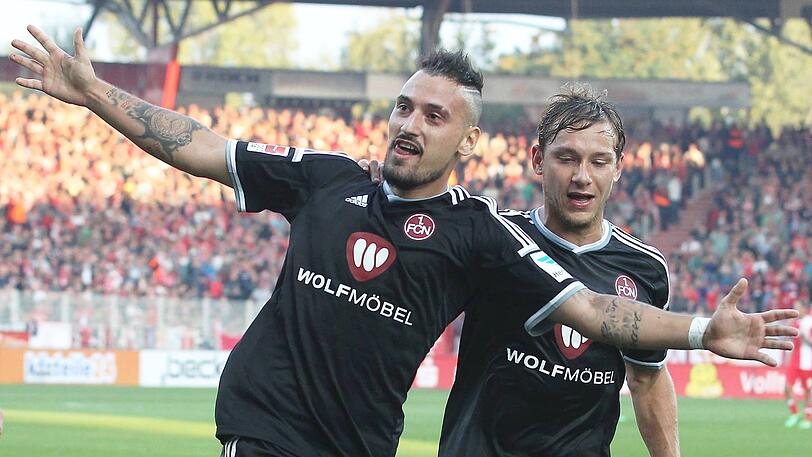 2013/14 legt er zwar stark los, unter anderem mit einem Tor und einer Vorlage bei Union Berlin. Nürnberg ist mittlerweile abgestiegen. Doch Patellasehnenprobleme bremsen ihn schon bald aus. Aus dem Versprechen ist längst ein Problem-Profi geworden, der auch juristischen Ärger hat. Im Sommer 2015 wird Gebhart schließlich aussortiert und zu den Amateuren geschickt.