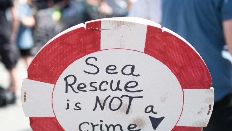Neben Unterstützung auf Demonstrationen hat Sea-Watch auch viele Spenden erhalten. Neben Unterstützung auf Demonstrationen hat Sea-Watch auch viele Spenden erhalten.