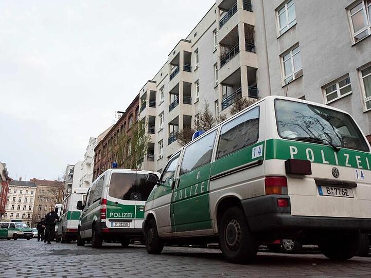 Großeinsatz in Berlin gegen eine mutmaßlich kriminelle arabische Großfamilie.