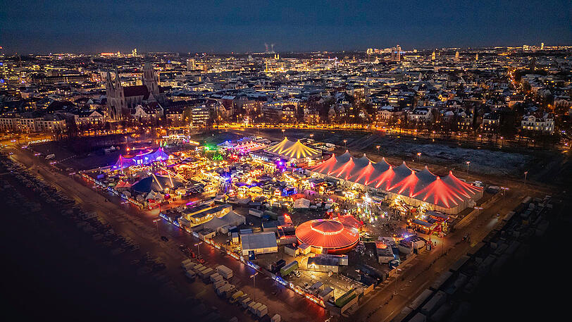 Leuchtende Zeltstadt im Herzen Münchens: das Tollwood Winterfestival.