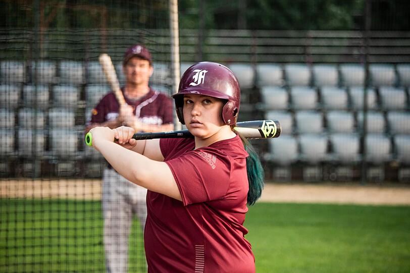 Als Leyla (Dilara Aylin Ziem) ihre Begeisterung und ihr Talent f&uuml;r Baseball entdeckt, &auml;ndert sich auch ihre Haltung ihr selbst gegen&uuml;ber.