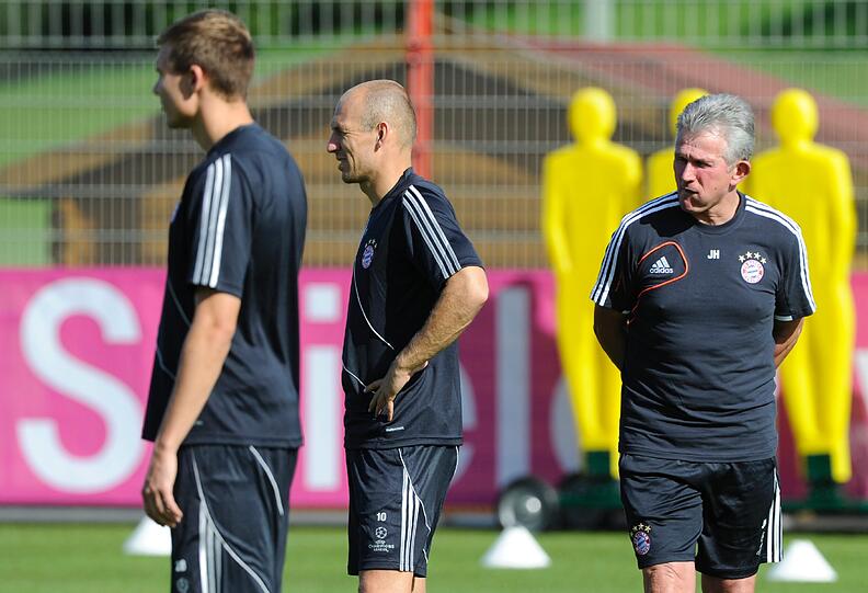 Spannung vor der ersten Champions-League-Prüfung gegen Valencia: Der FC Bayern hat am Dienstagabend nochmal traininert. Hier gibt's die Bilder von der Säbener