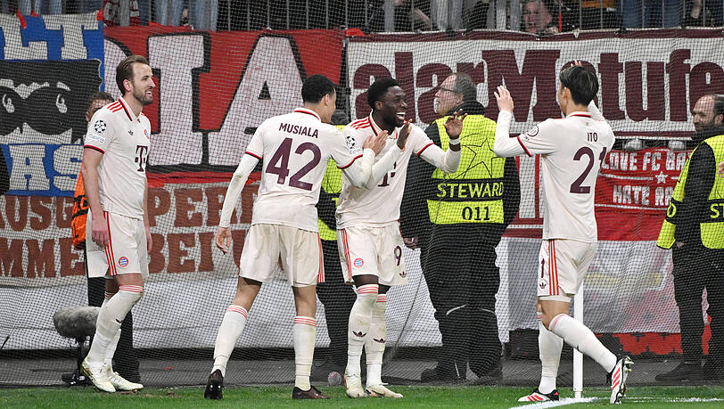 Bald zurück: Das Trio Hiroki Ito (v.r.), Davies und Musiala. Bald zurück: Das Trio Hiroki Ito (v.r.), Davies und Musiala.