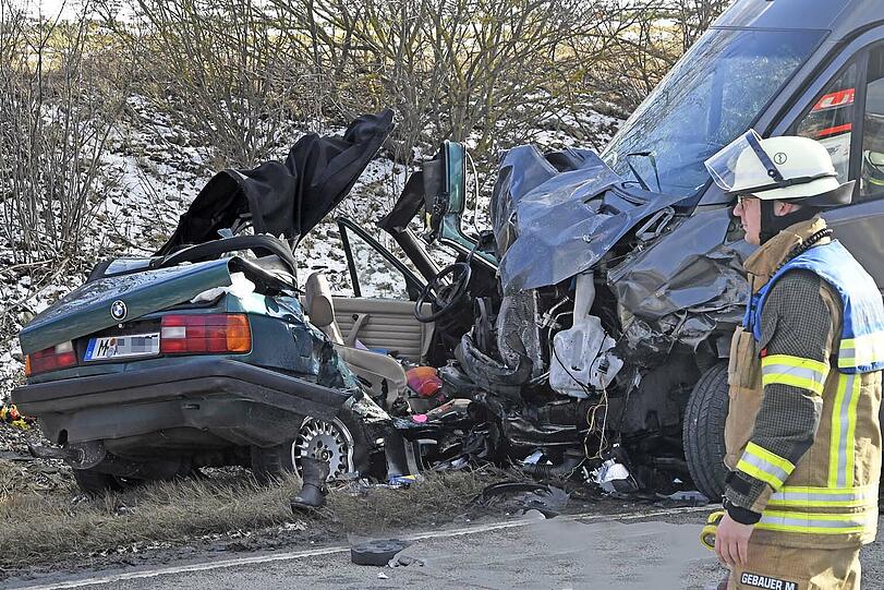 Schreckliche Bilder: Bei dem Horror-Unfall in Aschheim kammen zwei Menschen ums Leben.