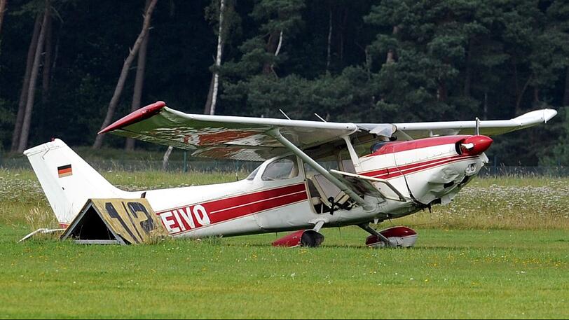 Am Sonntag musste ein Ultraleichtflugzeug bei Brunnthal notlanden. (Symbolbild)
