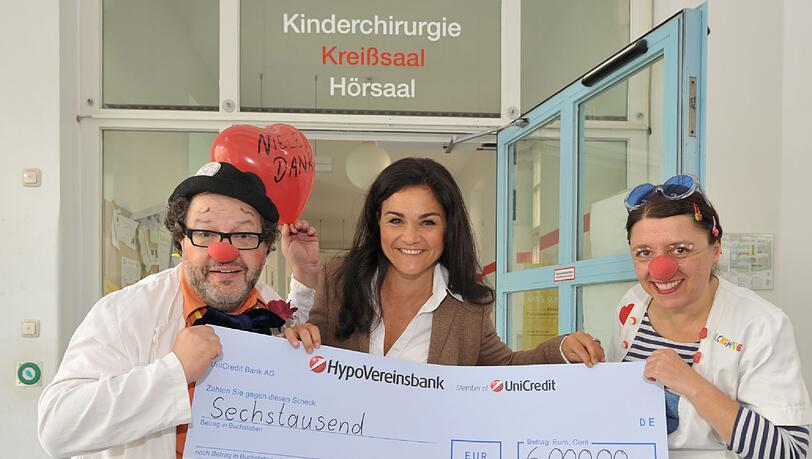 Der Verein freut sich über die Spende. Der Verein freut sich über die Spende.