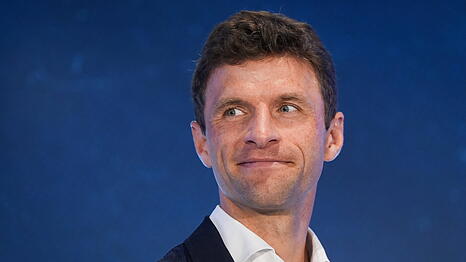 Da war er noch bartlos: Thomas Müller bei seiner Ankunft in Vancouver.