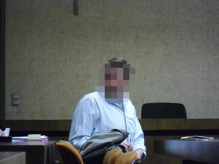 Der Angeklagte Stephan F. (47). Er soll am Ostbahnhof Menschen beleidigt und angegriffen haben, sagt selbst: &bdquo;Es tut mir wirklich leid. Aber ich bin damals betrunken gewesen.&ldquo;