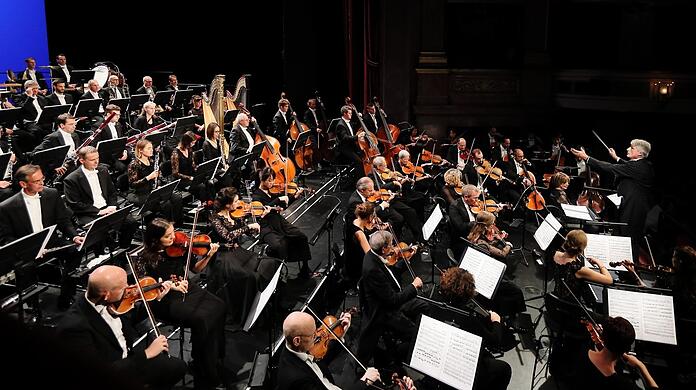 Das Orchester des Staatstheaters am Gärtnerplatz unter seinem Chefdirigenten Anthony Bramall. Gluck spielen die Musiker aber in erheblich kleinerer Besetzung.