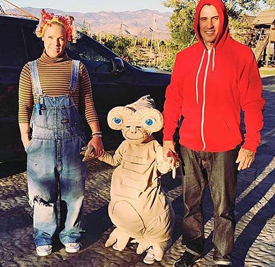Pink mit Willow und Carey Hart