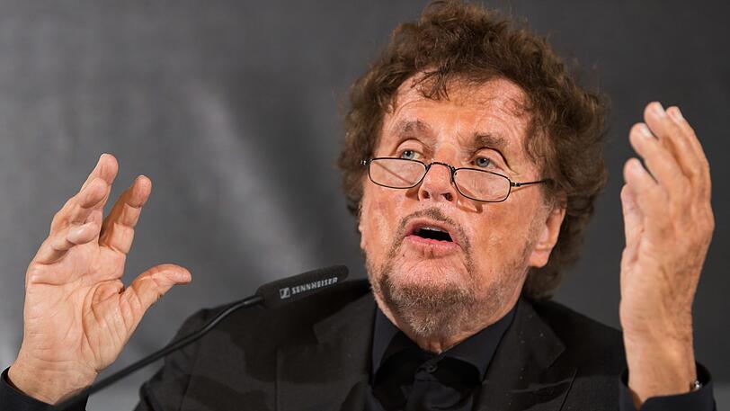 Der damalige Intendant Dieter Wedel spricht bei der Programmvorstellung der Festspiele in Bad Hersfeld. Eine ehemalige Schauspielerin wirft Wedel vor, er habe sie im Sommer 1996 in einem Münchner Hotel zum Sex gezwungen. Wedel streitet die Anschuldigungen ab. Sollte es zur Anklage kommen, könnte es der Prozess des Jahres werden: Nach rund zwei Jahren dürften die Ermittlungen der Staatsanwaltschaft München I gegen den Regisseur Dieter Wedel bald vor dem Ende stehen.