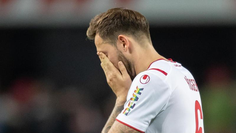 Der Kölner Marco Höger kann das bittere 0:4 nicht fassen. Der Kölner Marco Höger kann das bittere 0:4 nicht fassen.