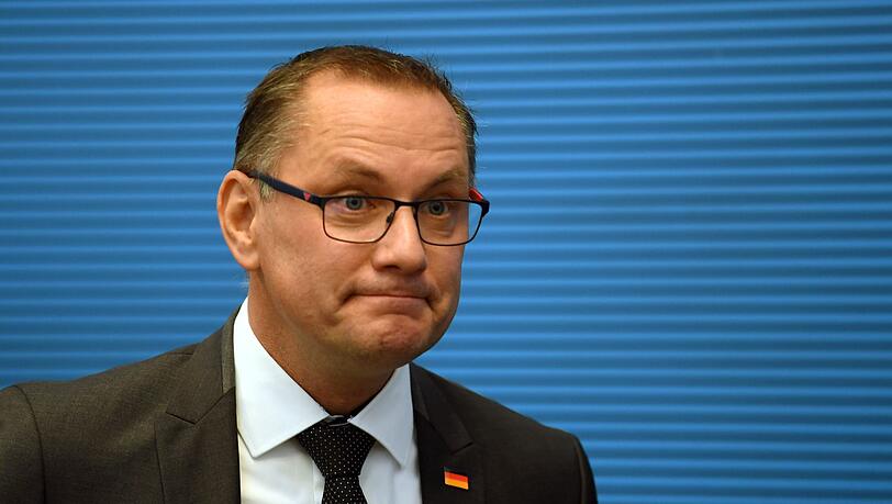 Tino Chrupalla, AfD-Bundesvorsitzender äußert sich am Rande einer Pressekonferenz zu dem Vorfall in Ingolstadt.