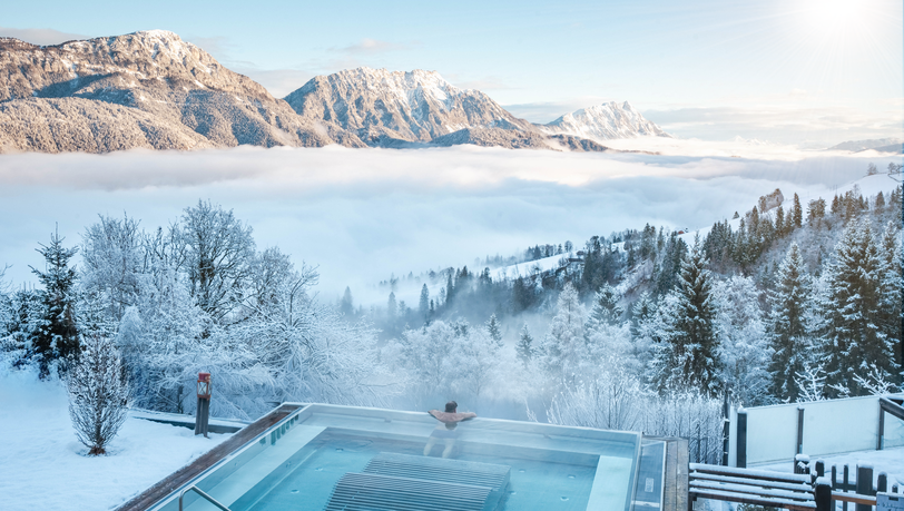 Im Rooftop-Whirlpool haben Sie einen atemberaubenden Panoramablick auf die Ennstaler Berge. Im Rooftop-Whirlpool haben Sie einen atemberaubenden Panoramablick auf die Ennstaler Berge.