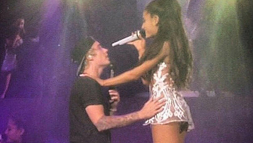 Justin Bieber überrschte Ariana Grande bei einem ihrer Auftritte