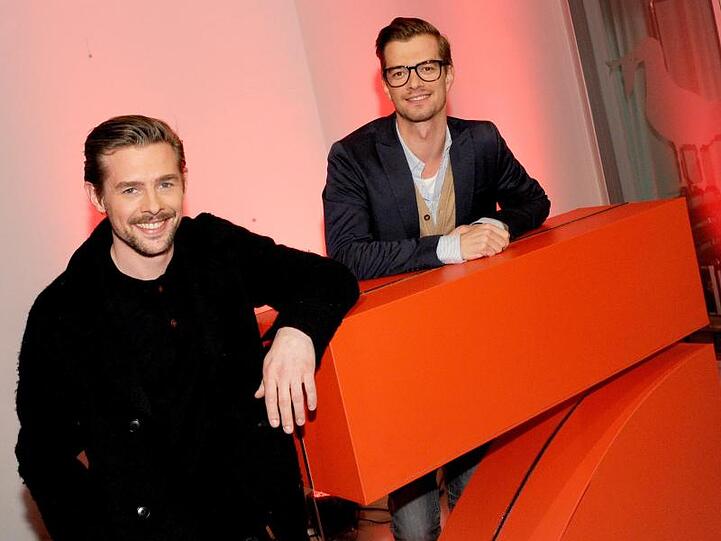 Klaas Heufer-Umlauf (l) und Joko Winterscheidt hatten die Spendierhosen an.