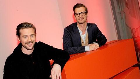 Klaas Heufer-Umlauf (l) und Joko Winterscheidt hatten die Spendierhosen an.