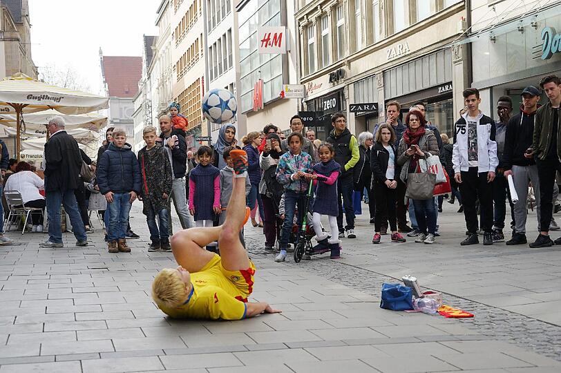 So genießen die Münchner das herrliche Frühlingswetter am Wochenende.