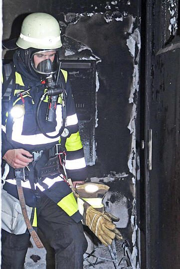 Bilder vom Feuerwehreinsatz in der Anzinger Straße.