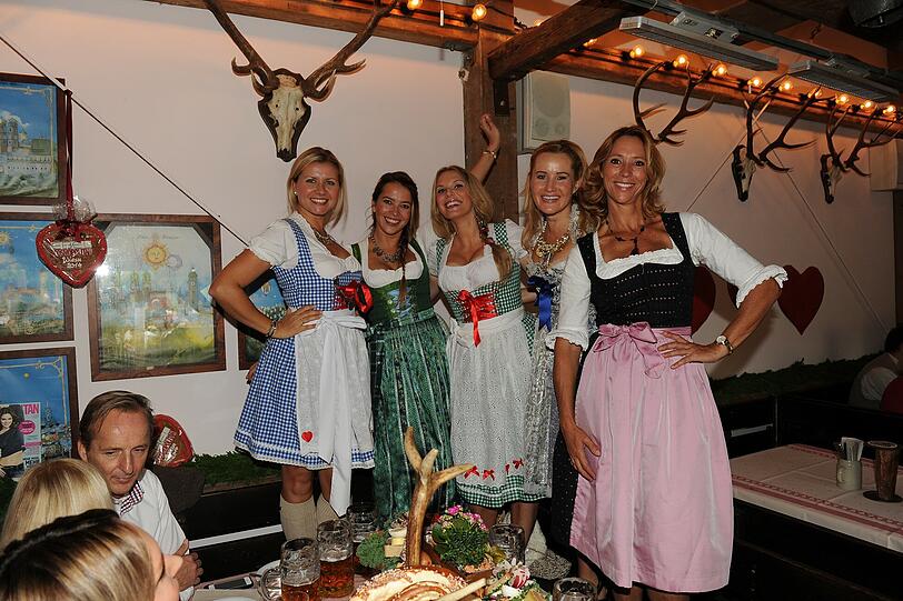 Frauen-Power im Käferzelt: Jessica Grüsser-Boehrs, Anna Julia Kapfelsperger, Alessandra Geissel, Ophelia Blaimer und Carin C.Tietze.