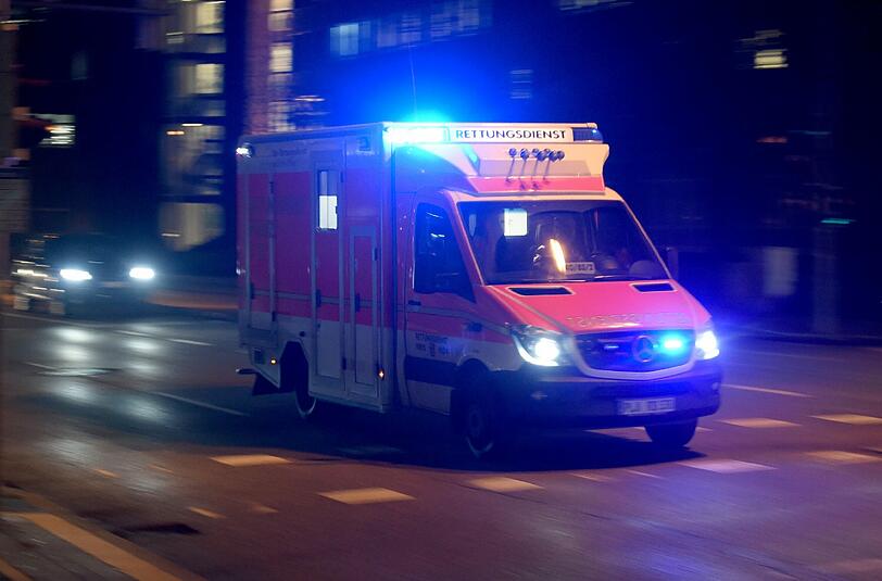 Die 14-Jährige wurde schwer verletzt in ein Krankenhaus gebracht (Symbolbild)