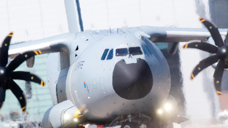 Ein Airbus A400M der Luftwaffe steht im Fliegerhorst Wunstorf. Foto: Julian Stratenschulte/Archiv Ein Airbus A400M der Luftwaffe steht im Fliegerhorst Wunstorf. Foto: Julian Stratenschulte/Archiv
