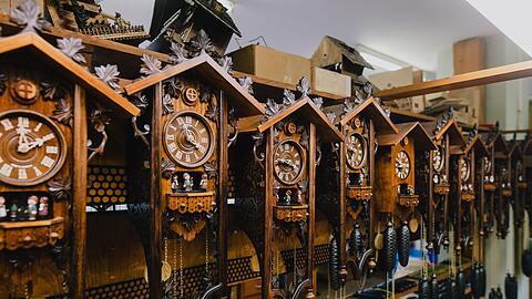 Hersteller streben einen Schutz der Kuckucksuhr als Kulturerbe an.