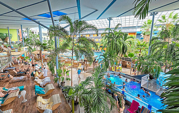 Das Wellenbad der Therme Erding.