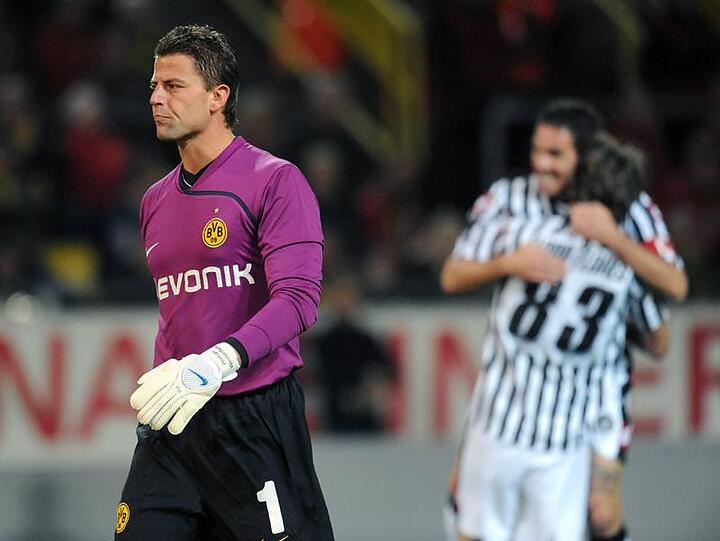 Dortmunds Torhüter Roman Weidenfeller stand noch nach dem Spiel  unter Schock