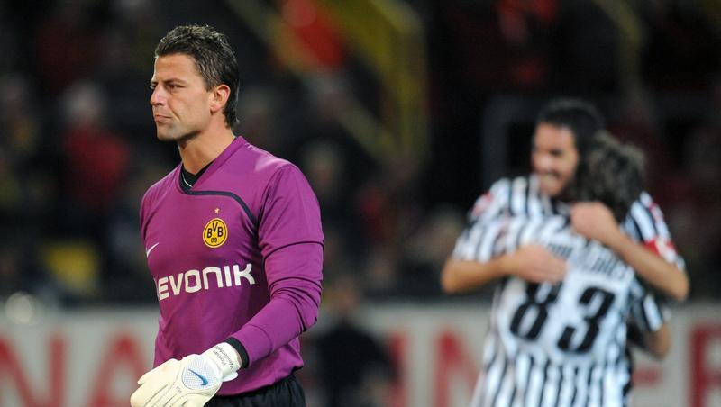 Dortmunds Torhüter Roman Weidenfeller stand noch nach dem Spiel unter Schock Dortmunds Torhüter Roman Weidenfeller stand noch nach dem Spiel unter Schock