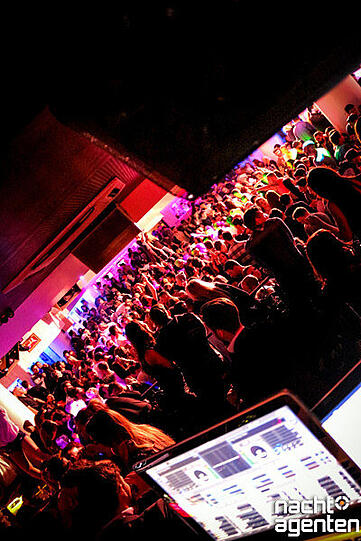Die besten Party-Bilder vom Samstag. Hier aus dem Crown's Club.