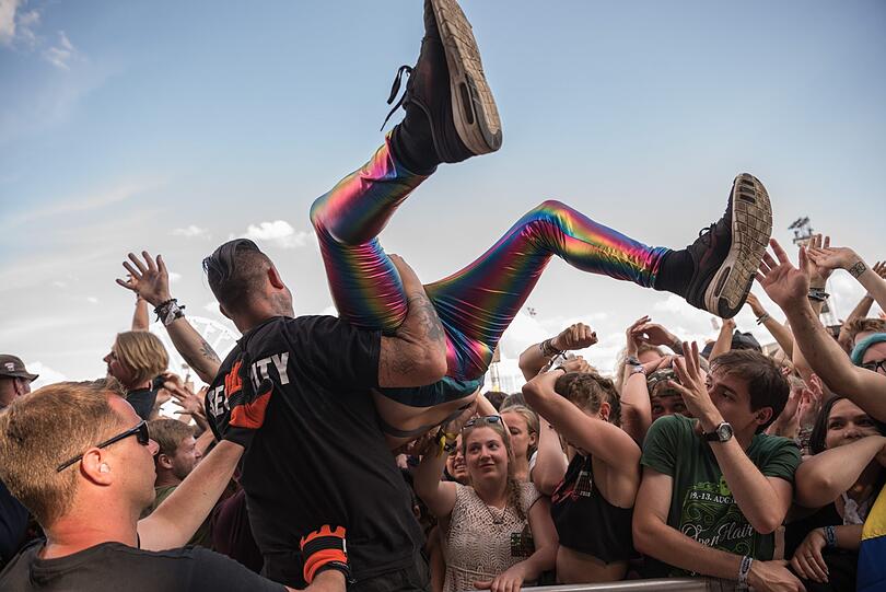Die Besucher vom Nürnberger Festival "Rock im Park" hatten mehr Glück: Hier schien die Sonne das ganze Festival-Wochenende durch.