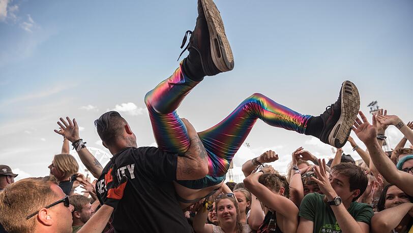 Die Besucher vom Nürnberger Festival "Rock im Park" hatten mehr Glück: Hier schien die Sonne das ganze Festival-Wochenende durch. Die Besucher vom Nürnberger Festival "Rock im Park" hatten mehr Glück: Hier schien die Sonne das ganze Festival-Wochenende durch.