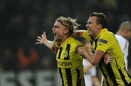 Angekommen in Europa: Die Dortmunder Marcel Schmelzer (l.) und Kevin Großkreutz jubeln über den Erfolg gegen Real Madrid.