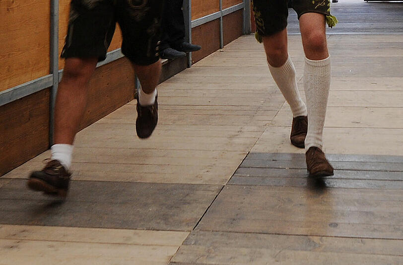 Immer wieder kommt es auf der Wiesn zu Schlägereien und die Täter hauen einfach ab (Symbolbild).