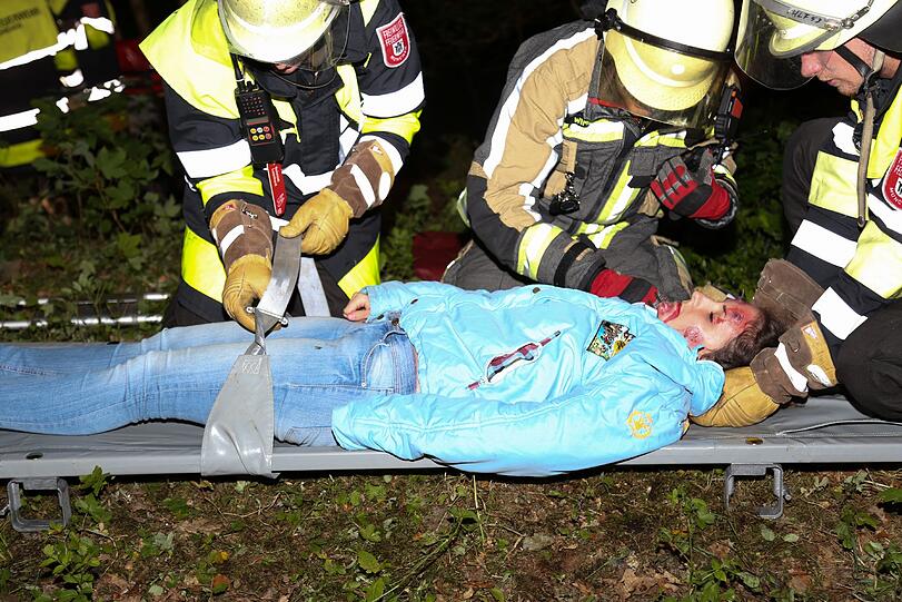 Feuer, Kunstblut und falsche Attentäter: Die Bilder vom Übungswochenende des MKT gibt's hier zum Durchklicken.