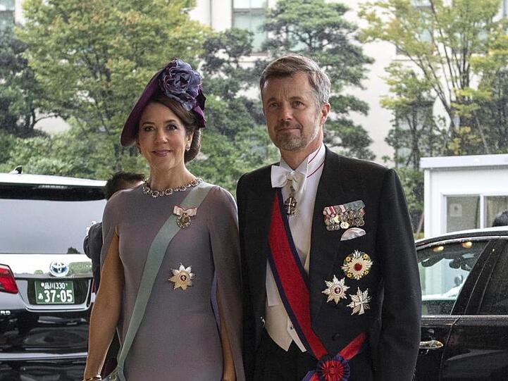 Zu den zahlreichen europäischen Royals gehören auch Kronprinz Frederik und Kronprinzessin Mary.